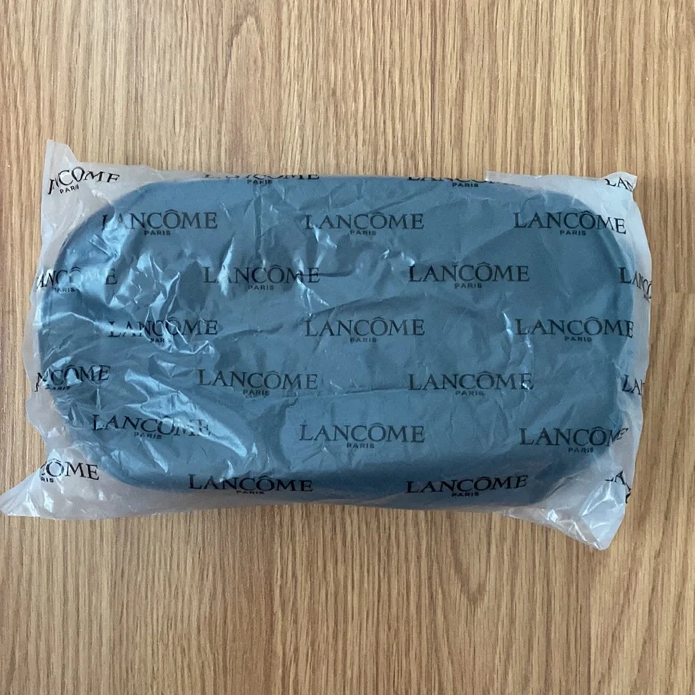 ❤️ Lancome Black and Silver Rose Detail Cosmetic Case New